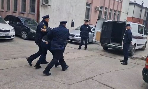 privođenje osumnjičenih za napad na radnika pumpe u Zavidovićima