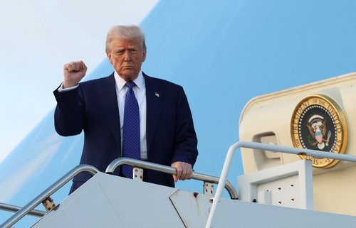 Trump arrives in West Palm Beach, Florida