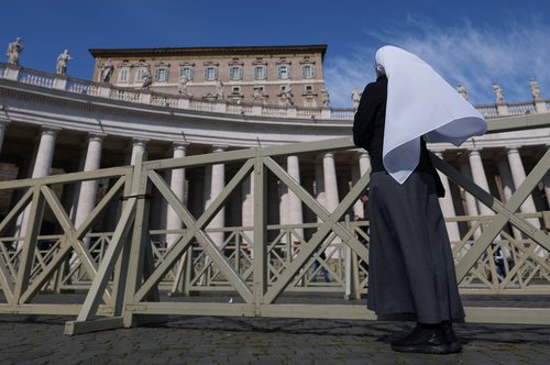 Pope Francis continues treatment