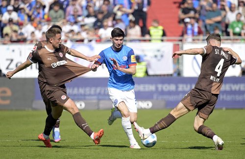 Bundesliga - Holstein Kiel v St. Pauli
