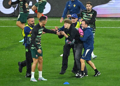 2025-06-04T183703Z_1589694306_UP1EL641FPPHT_RTRMADP_3_SOCCER-UEFANATIONS-GER-POR-REPORT (1)