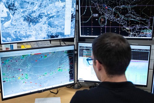 2025-05-30T214723Z_614312546_RC2GSEA8JV1L_RTRMADP_3_USA-WEATHER-HURRICANE-NEWSER