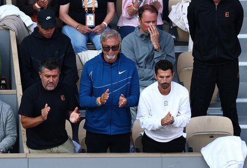 Tennis - French Open - Roland Garros, Paris, France - June 8, 2025 The coaching staff of Italy's Jannik Sinner including Simone Vagnozzi, Marco Panichi and Ulises Badio in the stands during his final match against Spain's Carlos Alcaraz REUTERS/Denis Bali