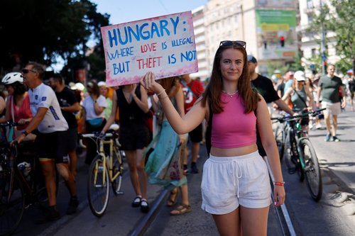 2025-06-28T135055Z_729065346_RC2PBFAX5BMW_RTRMADP_3_HUNGARY-LGBT-PRIDE