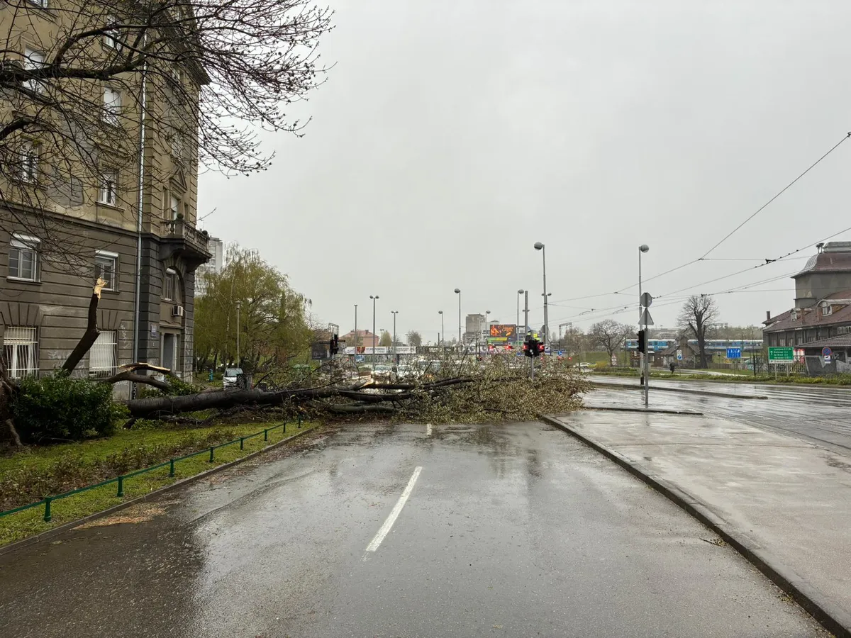 U velikom nevremenu u Zagrebu oštećeno 39 vrtića, 27 osnovnih i 16 srednjih škola