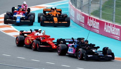 2025-05-04T183334Z_811351404_UP1EL541FJXK5_RTRMADP_3_MOTOR-F1-MIAMI