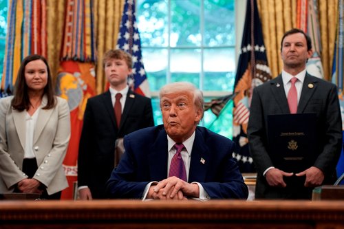 2025-05-09T215452Z_795128412_RC2LEEAZBXYV_RTRMADP_3_USA-TRUMP