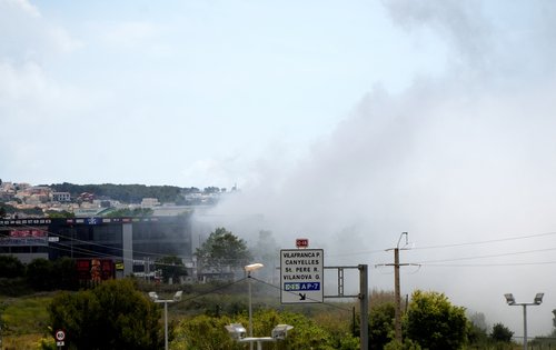 Toxic cloud forces 160,000 Spaniards to stay inside after fire