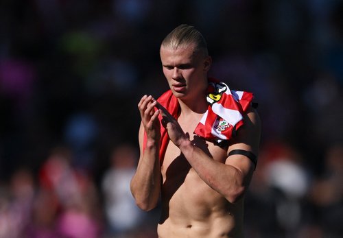 2025-05-10T160639Z_1721641620_UP1EL5A18R2YV_RTRMADP_3_SOCCER-ENGLAND-SOU-MCI-REPORT