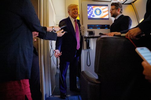 2025-05-15T120803Z_894023083_RC2BIEA2DW11_RTRMADP_3_USA-TRUMP-GULF