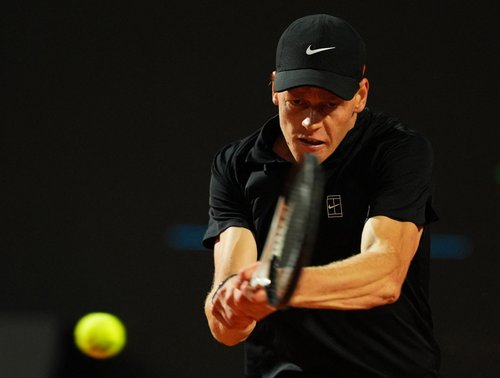 2025-05-16T194429Z_27420940_UP1EL5G1IU3WL_RTRMADP_3_TENNIS-ROME