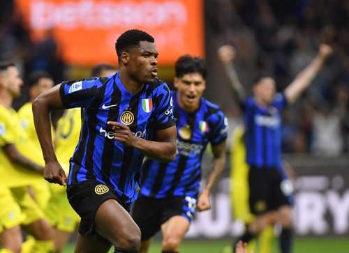 2025-05-18T203617Z_464563722_UP1EL5I1L8GMR_RTRMADP_3_SOCCER-ITALY-INT-LAZ-REPORT