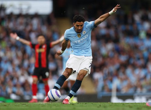 2025-05-20T192020Z_1274785406_UP1EL5K1HPV9D_RTRMADP_3_SOCCER-ENGLAND-MCI-BOU-REPORT