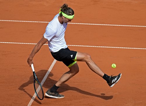 2025-05-21T144514Z_1619056903_UP1EL5L14ZDV5_RTRMADP_3_TENNIS-HAMBURG