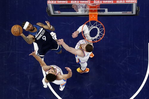 2025-05-25T051814Z_2009921795_MT1USATODAY26282911_RTRMADP_3_NBA-PLAYOFFS-OKLAHOMA-CITY-THUNDER-AT-MINNESOTA-TIMBERWOLVES