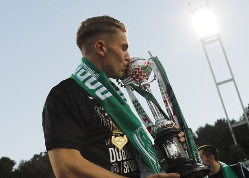 2025-05-25T195642Z_1416192408_UP1EL5P1JEHXT_RTRMADP_3_SOCCER-PORTUGAL-SLB-SCP-REPORT