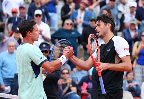 2025-05-26T143007Z_1535625343_UP1EL5Q14A5D2_RTRMADP_3_TENNIS-FRENCHOPEN