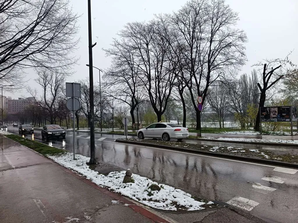 Snijeg nije izazvao probleme u saobraćaju u ZDK-u, muškarac u Olovu pao u rijeku