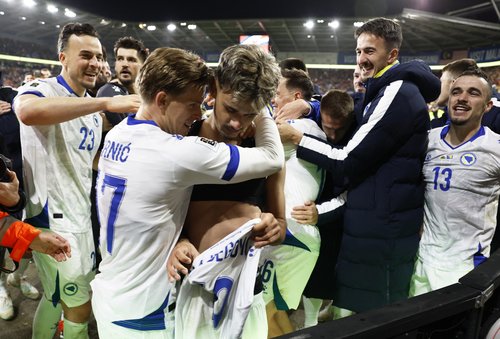 Soccer Football - FIFA World Cup - UEFA Qualifiers - Semi Final - Wales v Bosnia and Herzegovina - Cardiff City Stadium, Cardiff, Wales, Britain - March 26, 2026 Bosnia and Herzegovina's Kerim Alajbegovic celebrates with teammates after scoring a penalty