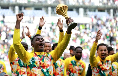 Soccer Football - International Friendly - Senegal v Peru - Stade de France, Saint-Denis, France - March 28, 2026 Senegal's Moussa Niakhate celebrates with the CAF Africa Cup of Nations trophy before the match REUTERS/Stephanie Lecocq TPX IMAGES OF TH