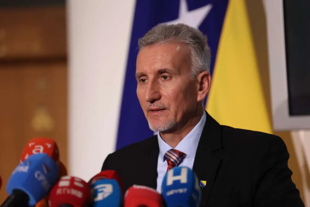 Ademović: Entitetski MUP RS ne može vršiti državne nadležnosti i ostvarivati međunarodnu saradnju