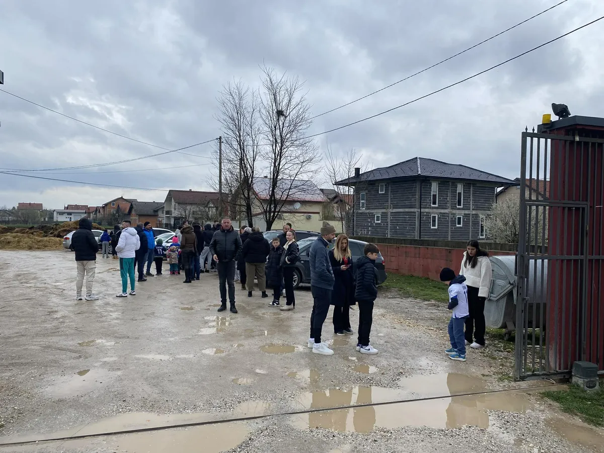 Zmajevi izazvali veliku pažnju javnosti: Navijači čekaju trening bh. tima u Butmiru (FOTO/VIDEO)