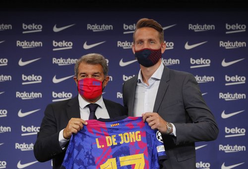FC Barcelona present new signing Luuk de Jong