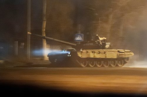 Ruski tenkovi i vojna vozila na ulicama Donjecka