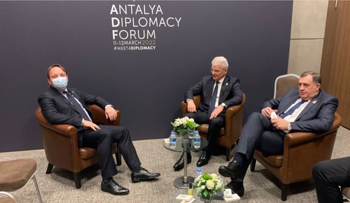 Varhelyi Dodik Džaferović