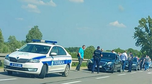 Policija kod Zrenjanina presrela svadbarsku kolonu