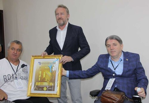 l_8519e641b32cba1ba2e9759231117297