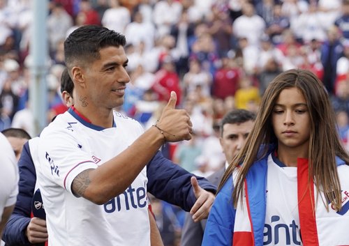 Nacional unveil new signing Luis Suarez