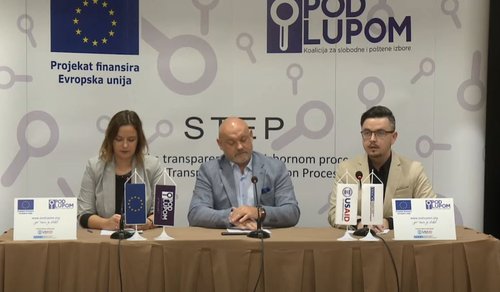 pod lupom