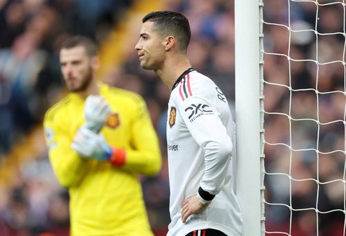 Premier League - Aston Villa v Manchester United