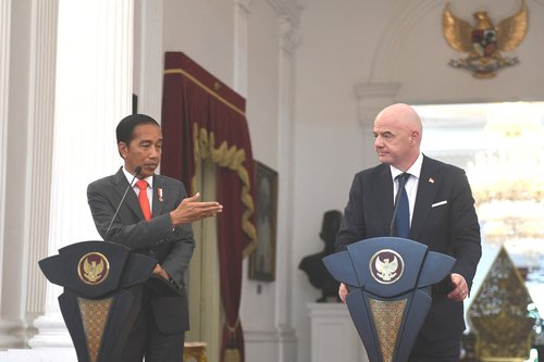 Indonesian President Joko Widodo delivers his speech during a news briefing with the FIFA President Gianni Infantino at the palace in Jakarta