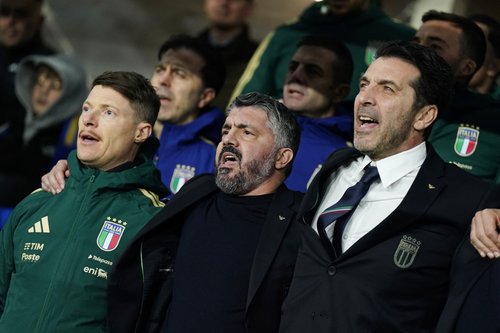 Soccer Football - FIFA World Cup - UEFA Qualifiers - Italy v Northern Ireland - New Balance Arena, Bergamo, Italy - March 26, 2026 Italy coach Gennaro Gattuso and head of delegation Gianluigi Buffon sing the national anthem before the start of the match R