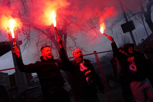 Soccer Football - FIFA World Cup - UEFA Qualifiers - Finals - Bosnia and Herzegovina v Italy - Bilino Polje Stadium, Zenica, Bosnia and Herzegovina - March 31, 2026 Bosnia and Herzegovina fans ignite flares outside the stadium before the match REUTERS/Mat