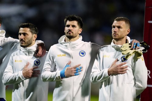 Soccer Football - FIFA World Cup - UEFA Qualifiers - Finals - Bosnia and Herzegovina v Italy - Bilino Polje Stadium, Zenica, Bosnia and Herzegovina - March 31, 2026 Bosnia and Herzegovina's Nikola Vasiljev and Edin Dzeko line up before the match REUTERS/M