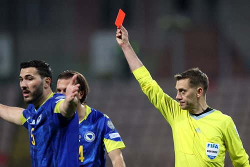 Soccer Football - FIFA World Cup - UEFA Qualifiers - Finals - Bosnia and Herzegovina v Italy - Bilino Polje Stadium, Zenica, Bosnia and Herzegovina - March 31, 2026 Italy's Alessandro Bastoni is shown a red card by referee Cl