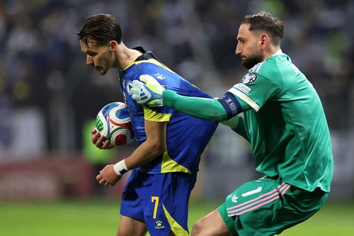 Soccer Football - FIFA World Cup - UEFA Qualifiers - Finals - Bosnia and Herzegovina v Italy - Bilino Polje Stadium, Zenica, Bosnia and Herzegovina - March 31, 2026 Bosnia and Herzegovina's Amar Dedic clashes with Italy's Gianluigi Donnarumma REUTERS/Amel