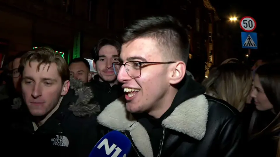 Mladima ne smeta ni kiša, a jedan je došao čak iz Toronta: 