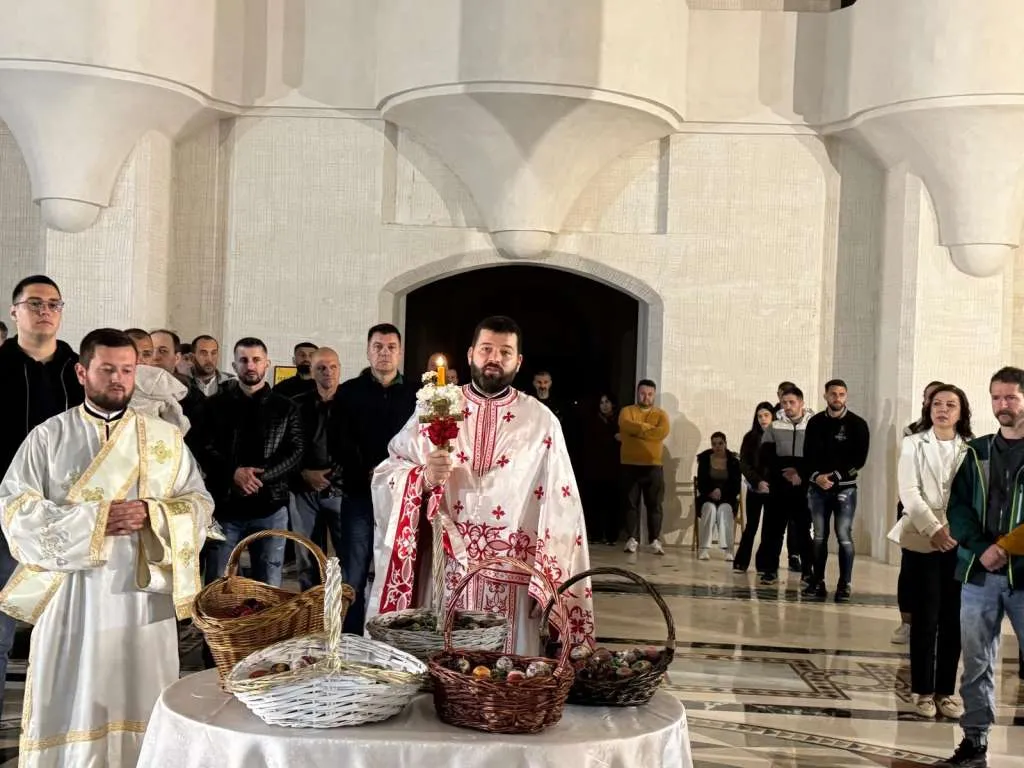 Veliki broj vjernika proslavio Vaskrs u mostarskoj Sabornoj crkvi