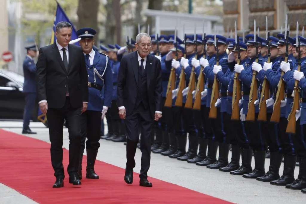 Predsjednik Austrije Alexander Van der Bellen svečano dočekan ispred Predsjedništva BiH