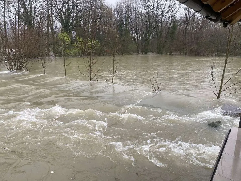 FUCZ: Moguće lokalno izlijevanje vode iz korita pritoka Neretve