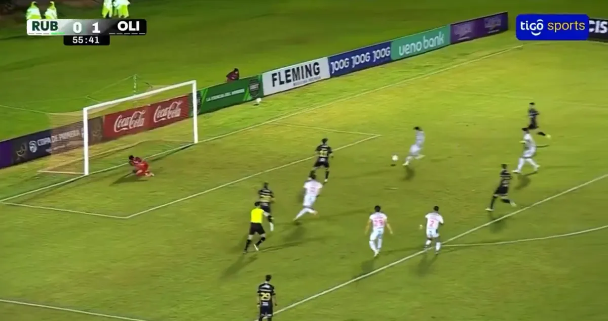 Najbizarniji gol godine: Paragvajski fudbaler promašio penal, ali kad je suđeno... (VIDEO)