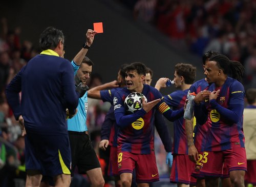 Soccer Football - UEFA Champions League - Quarter Final - Second Leg - Atletico Madrid v FC Barcelona - Riyadh Air Metropolitano, Madrid, Spain - April 14, 2026 FC Barcelona's Eric Garcia is shown a red card by referee Clement Turpin after a VAR review RE