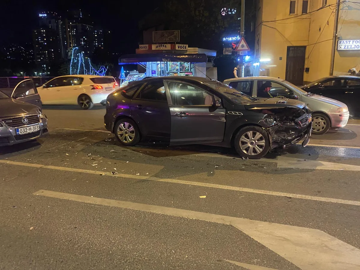 Sarajevo: Saobraćajna nesreća na Dolac Malti, jedna osoba povrijeđena