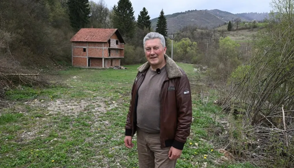 Srce ga vuklo na livade djetinjstva: Bosanac prodao kuću u Njemačkoj i kupio pola rodnog sela, želi ga pretvoriti u turističko odredište