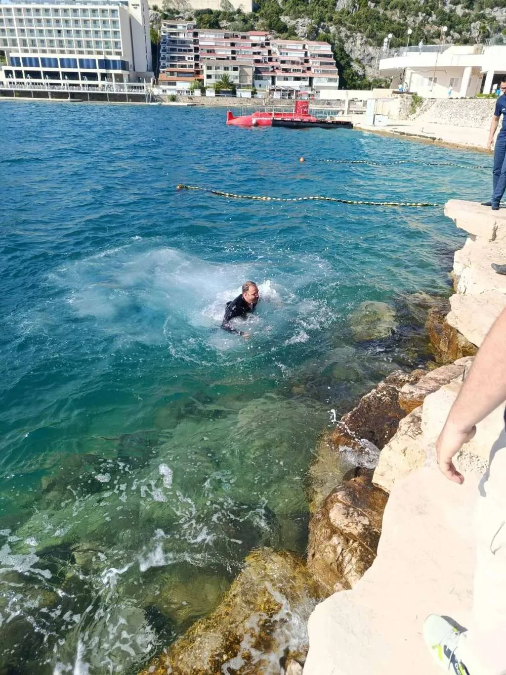 Direktor Toura of BiH uspješnu organizaciju utrke proslavio skokom u more