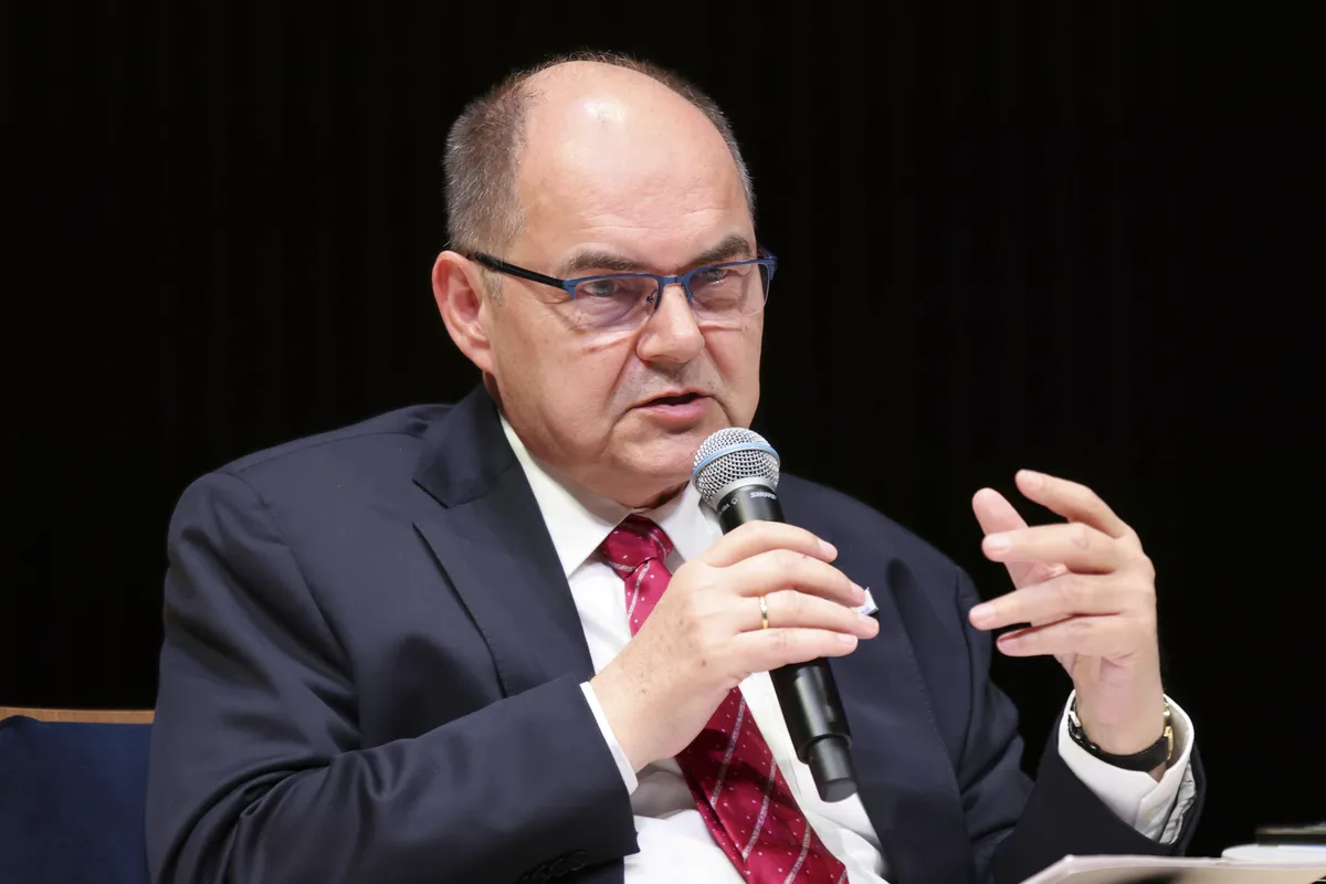 Schmidt says he faced “enormous pressure” from U.S. before stepping down